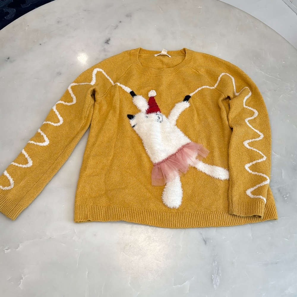 Girls holiday sweater size 8. Great condition